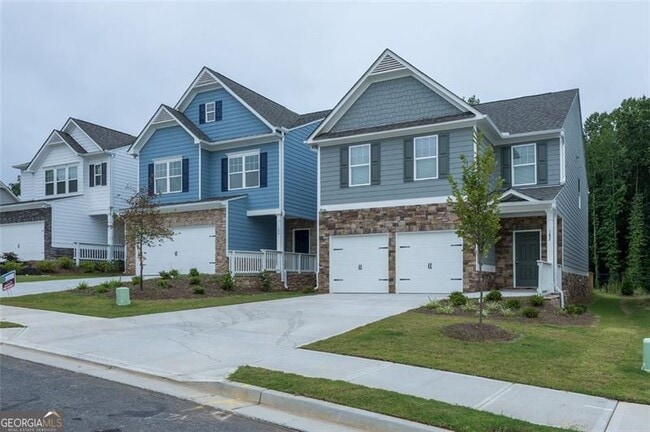 182 Parkwood Dr in Dawsonville, GA - Foto de edificio - Building Photo