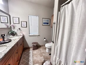 102 Boeck in La Vernia, TX - Building Photo - Building Photo