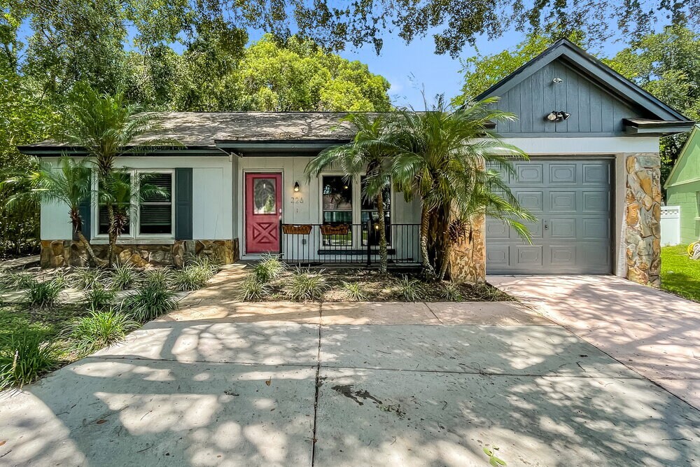 226 Regal Park Dr in Valrico, FL - Building Photo