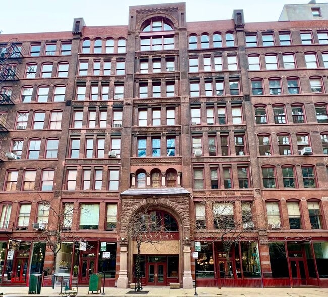 property at 711 S Dearborn St