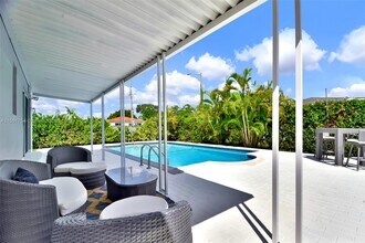2195 SW 25th Ter in Miami, FL - Building Photo - Building Photo