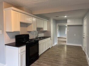 710 Alvin St in Pasadena, TX - Building Photo - Building Photo