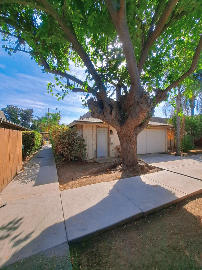 132 W Dayton Ave in Fresno, CA - Building Photo - Building Photo