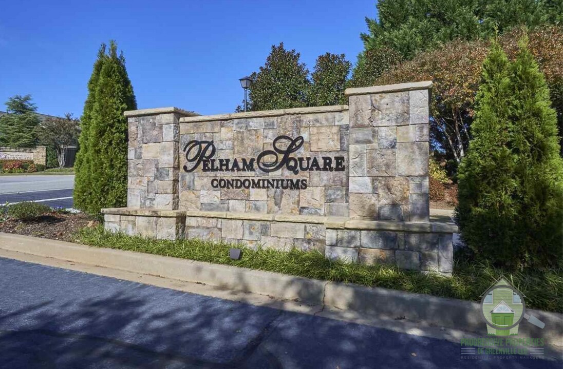 303 Pelham Square Way in Greer, SC - Building Photo