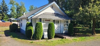 12902 NW Marina Way in Portland, OR - Building Photo