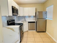 2741 NE 8th Ave, Unit 3 in Wilton Manors, FL - Building Photo - Building Photo