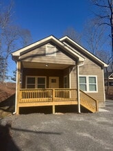 3829 Honeysuckle Rd in Gainesville, GA - Building Photo - Building Photo