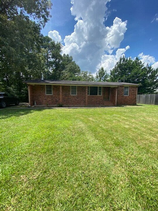 9551 Corinth Rd in Jonesboro, GA - Building Photo