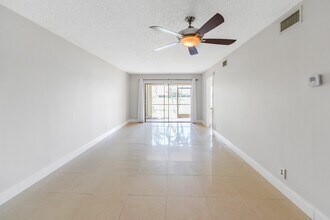 2600 Greenwood Terrace in Boca Raton, FL - Building Photo - Building Photo