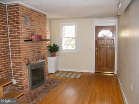 111 Gittings St in Baltimore, MD - Building Photo