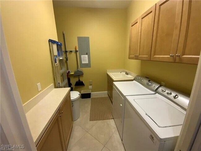 1315 Remington Way in Naples, FL - Building Photo - Building Photo