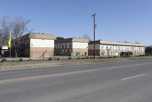 Oak Meadow Villa in San Antonio, TX - Building Photo