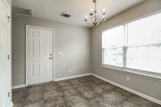 127 Lyndhurst Dr in La Vergne, TN - Building Photo - Building Photo