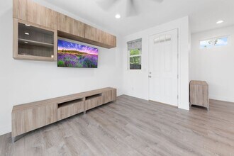 1572 Coolcrest Ave in Upland, CA - Building Photo - Building Photo