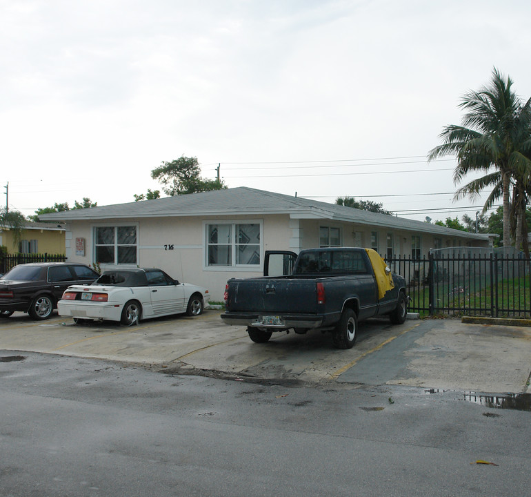 716 NW 4th Ave in Fort Lauderdale, FL - Building Photo