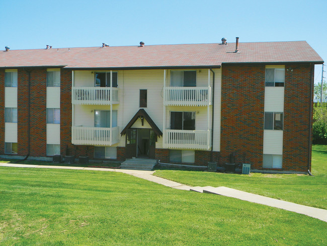 Broadway Apartments in Columbia, MO - Building Photo - Building Photo