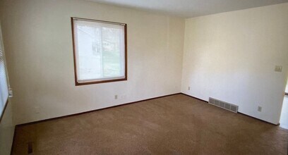 308 Jewel Dr in Ames, IA - Building Photo - Building Photo