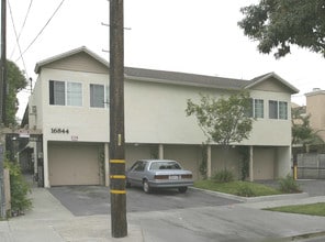 Passage Avenue Apartments in Paramount, CA - Building Photo - Building Photo