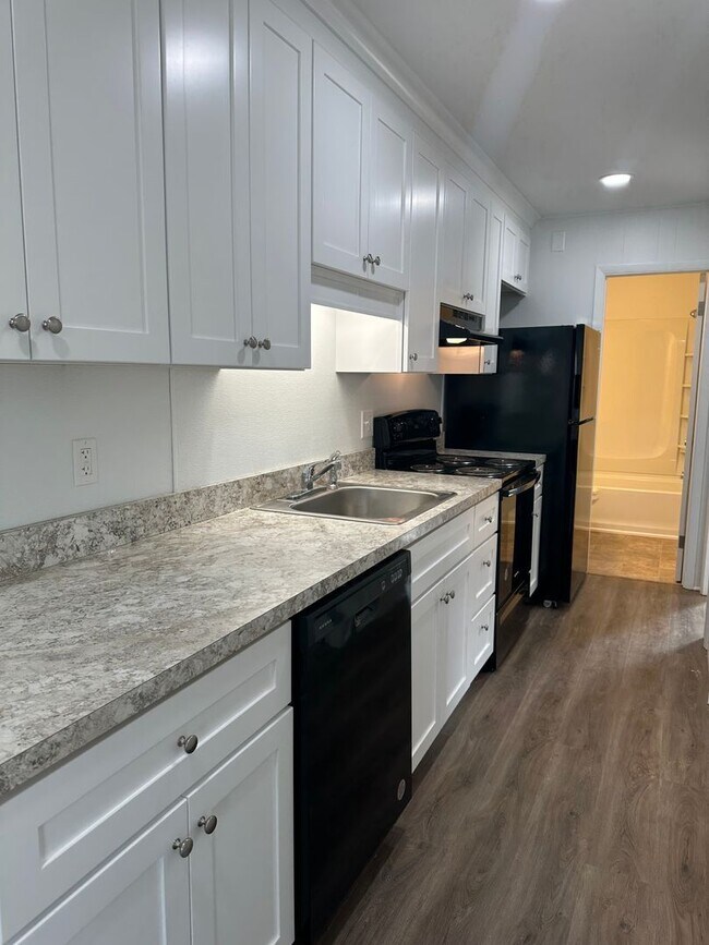 2339 Memorial Ave SW in Roanoke, VA - Building Photo - Building Photo