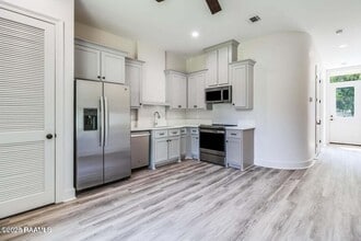 110 S Jefferson St in Broussard, LA - Building Photo - Building Photo