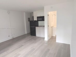 143 SW 9th St in Miami, FL - Building Photo - Building Photo