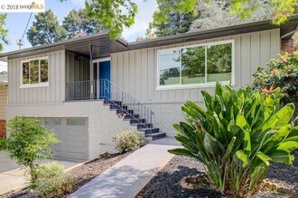 1688 Mountain Blvd in Oakland, CA - Foto de edificio - Building Photo