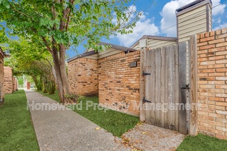 3930 Portland St in Irving, TX - Building Photo - Building Photo