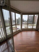 5 Weldrick Rd W in Richmond Hill, ON - Building Photo