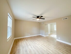 809 Teaberry Ln, Unit C in Knoxville, TN - Foto de edificio - Building Photo
