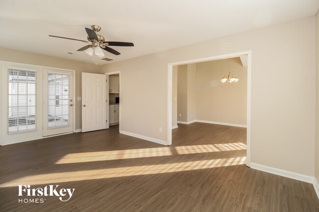 4705 Meadowcroft Rd in Greensboro, NC - Building Photo - Building Photo