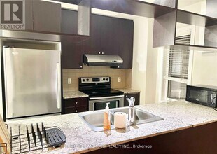 330 Village Green Square in Toronto, ON - Building Photo - Building Photo