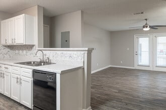 The Pointe at Westland in Cleveland, TN - Building Photo - Interior Photo