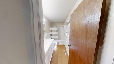 1556 Jones Dr in Ann Arbor, MI - Building Photo - Building Photo