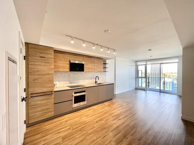 10448 University Dr in Surrey, BC - Building Photo - Building Photo