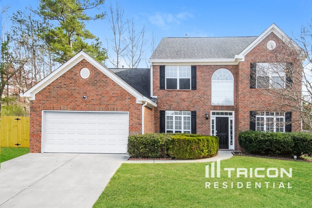 843 Glen Abbey Ct in Buford, GA - Building Photo