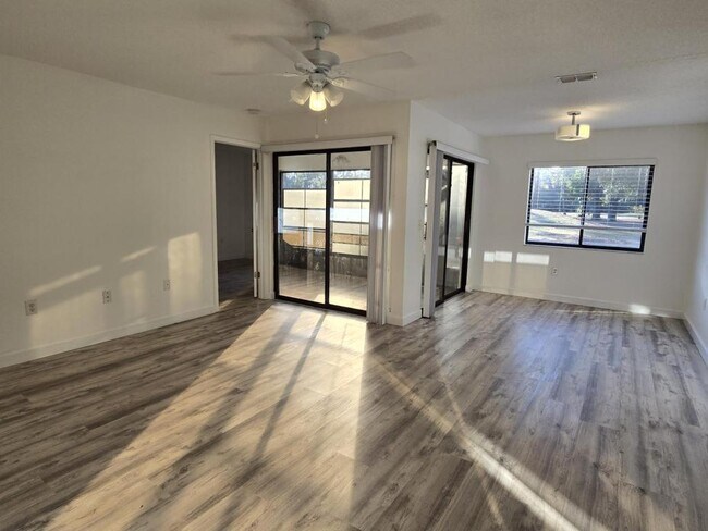 9418 Nakoma Way in Spring Hill, FL - Building Photo - Building Photo