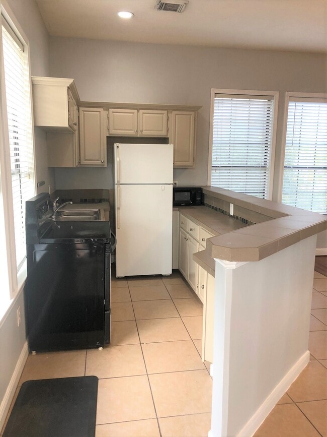 property at 543 W 27th St