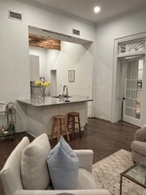 223 Meeting St in Charleston, SC - Foto de edificio - Building Photo