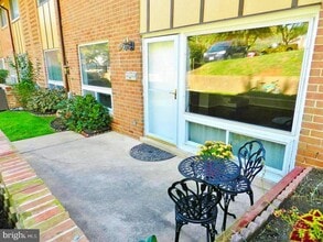 10109 Fair Wds Dr in Fairfax, VA - Building Photo - Building Photo
