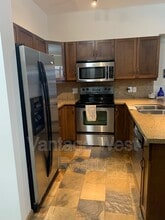 654-654 Cook Rd in Kelowna, BC - Building Photo - Building Photo