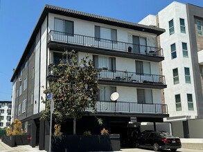 9025 W. 3rd St - fully renovated unit in Los Angeles, CA - Building Photo - Building Photo