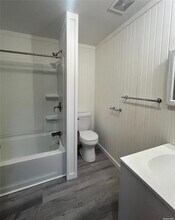 588 Hubbard Ave in Riverhead, NY - Building Photo - Building Photo