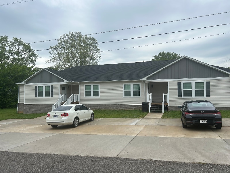 102 Lewis Dr in Kingston, TN - Building Photo