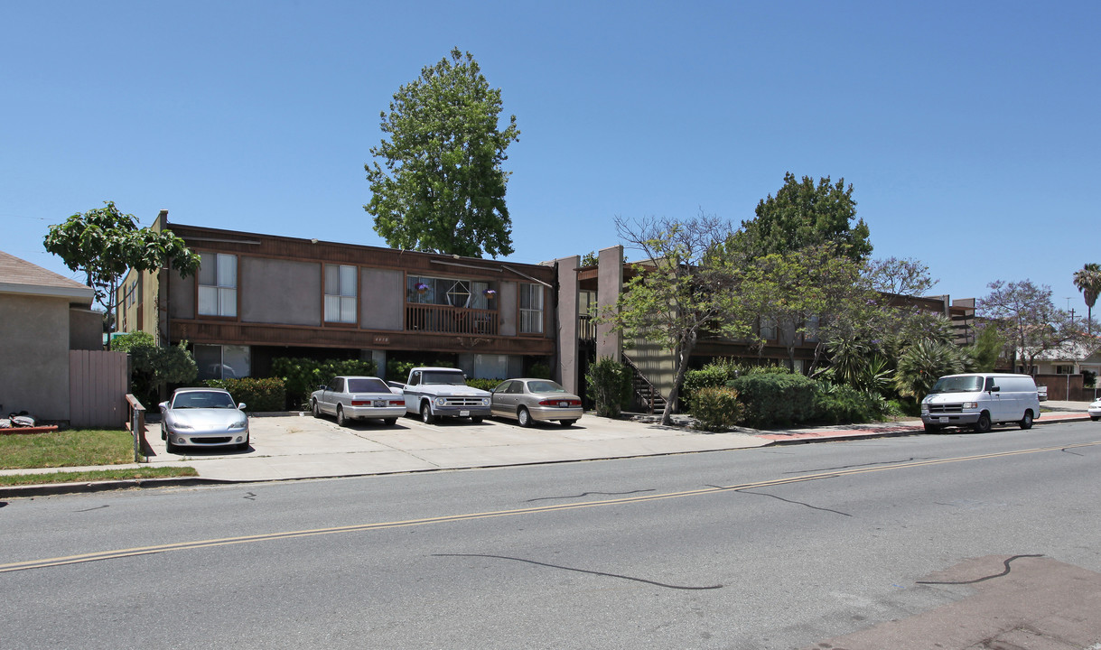 Fountain View Apartments in San Diego, CA - Building Photo