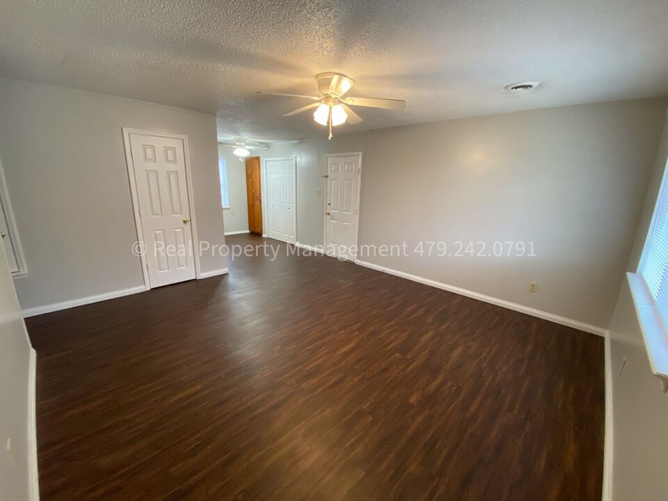8409 S 35th Terrace in Fort Smith, AR - Building Photo