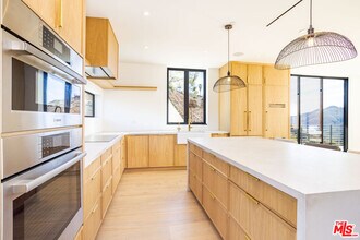 32180 Mulholland Hwy in Malibu, CA - Building Photo - Building Photo