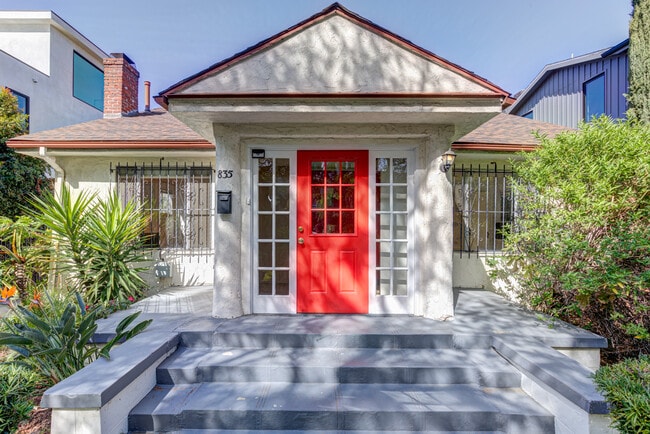 835 N Ogden Dr in Los Angeles, CA - Building Photo - Building Photo