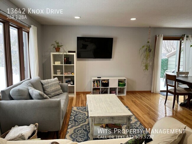 13642 Knox Dr in Burnsville, MN - Building Photo - Building Photo