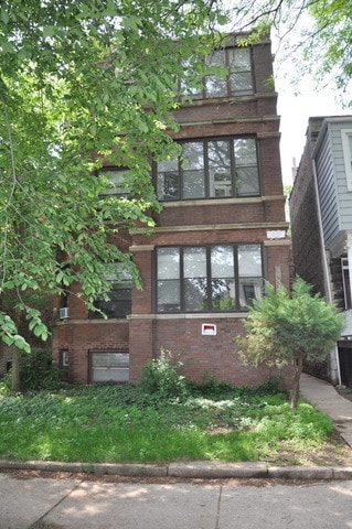 property at 1441 W Berteau Ave