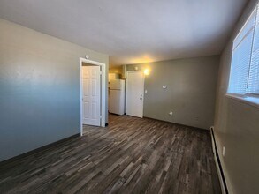 1951 Clinton St in Aurora, CO - Building Photo - Building Photo